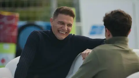 Joaquín bromea con Marc Márquez sobre los bonus: “¿10.000 euros?, eso lo gano yo por tirar un córner” Joaquín bromea con Marc Márquez sobre los bonus: “¿10.000 euros?, eso lo gano yo por tirar un córner”