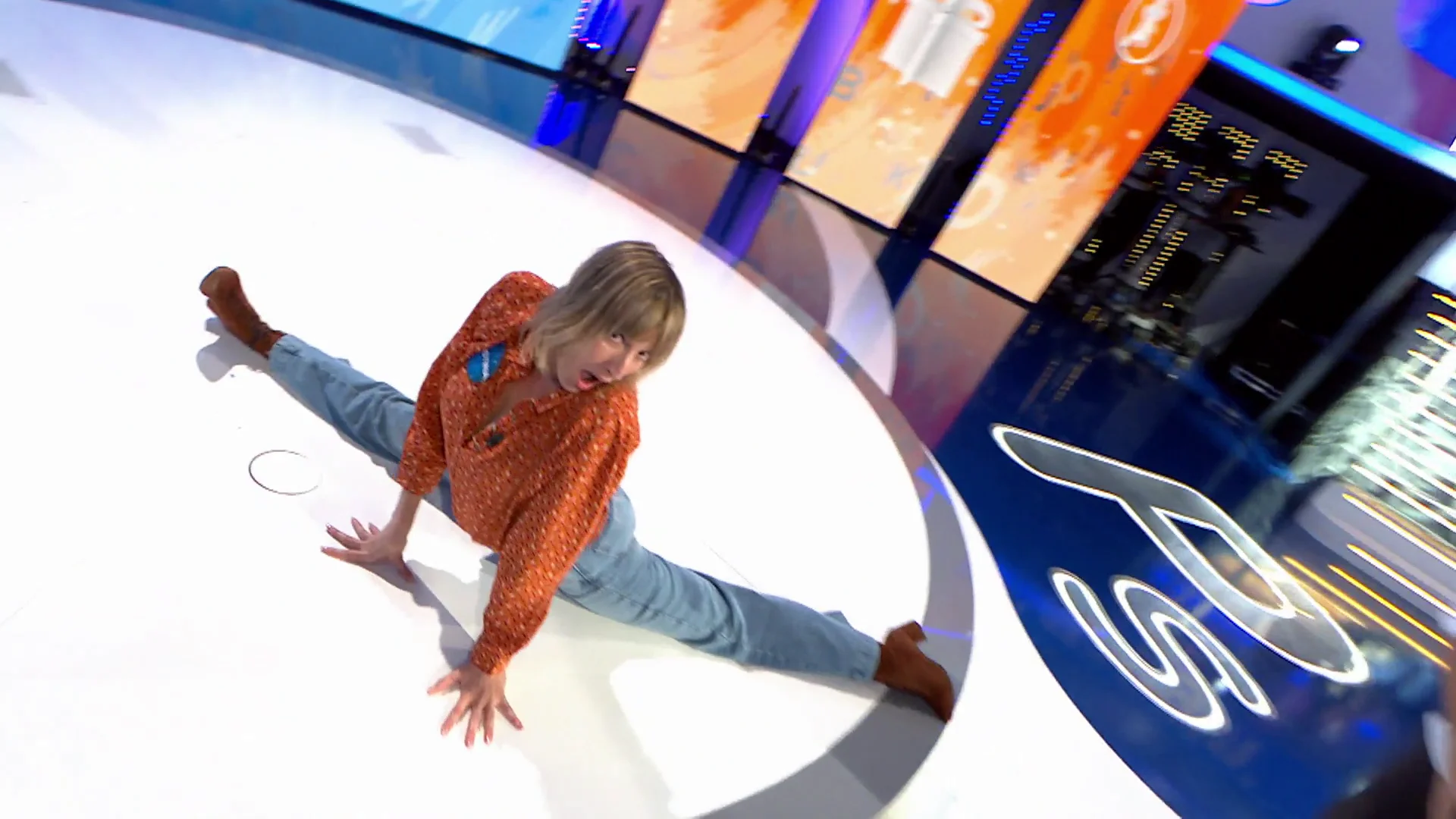 “¡Madre mía!”, “¡Que barbaridad!”: Cristina Alcáraz causa furor con su baile en ‘La Pista’ “¡Madre mía!”, “¡Que barbaridad!”: Cristina Alcáraz causa furor con su baile en ‘La Pista’
