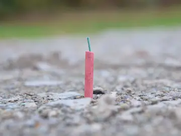 Un petardo en el suelo Un petardo en el suelo
