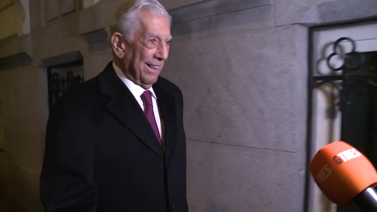 Mario Vargas Llosa cree que Íñigo Onieva ha hecho el camino de Santiago para que Tamara Falcó le perdone Mario Vargas Llosa cree que Íñigo Onieva ha hecho el camino de Santiago para que Tamara Falcó le perdone