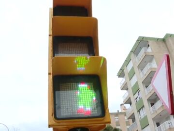 Así son los villancicos del semáforo de Chiquito de la Calzada en Málaga 