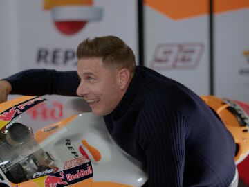Joaquín se marea en el simulador de Moto GP: “Son muchas curvas” 