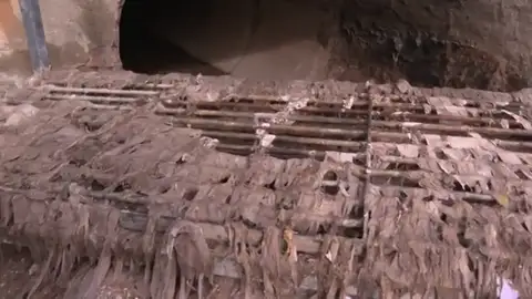 Aparecen centenares de toallitas acumuladas en un barranco de Nules Aparecen centenares de toallitas acumuladas en un barranco de Nules