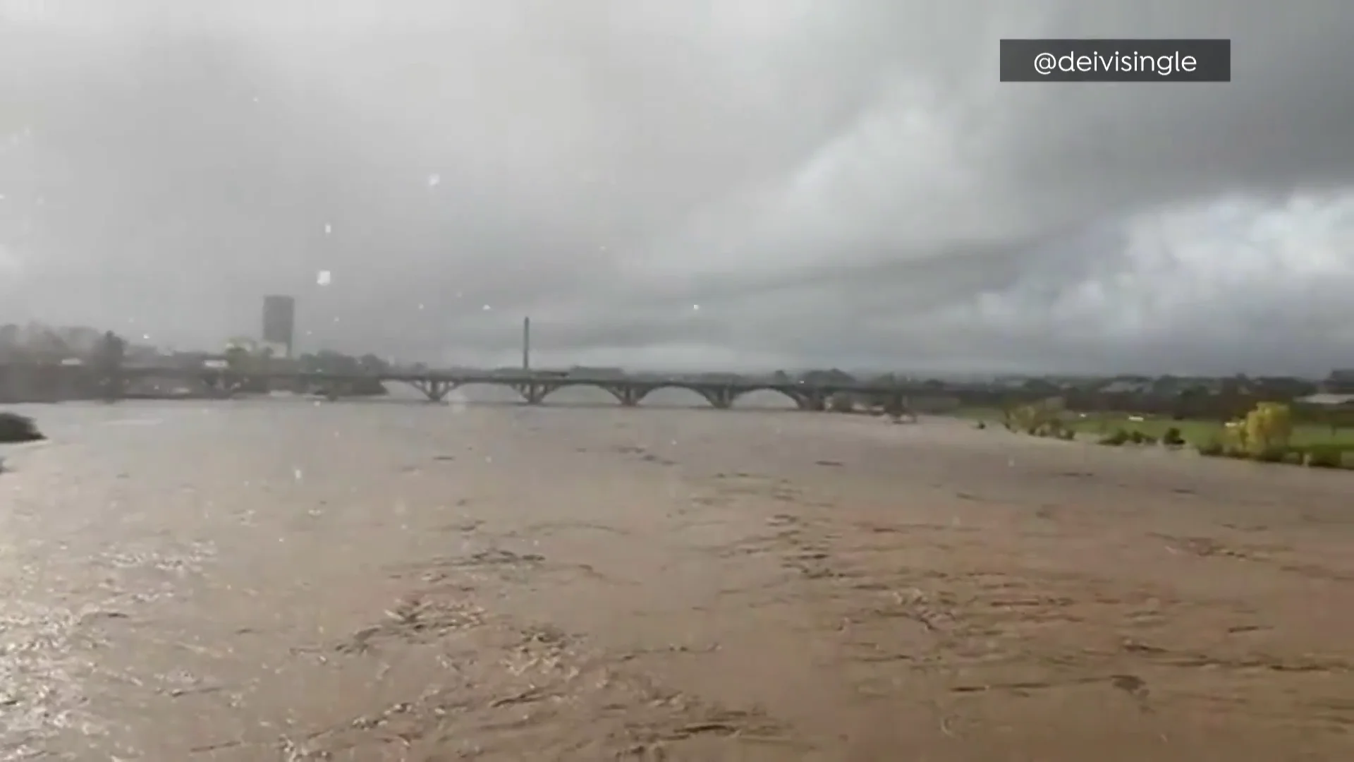 El Guadiana alcanza los 6 metros de altura El Guadiana alcanza los 6 metros de altura