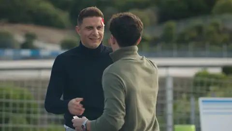 Marc Márquez reta a Joaquín: “Para no defraudarme, deberías ponerte en 200 kms/h con la moto en la recta” Marc Márquez reta a Joaquín: “Para no defraudarme, deberías ponerte en 200 kms/h con la moto en la recta”