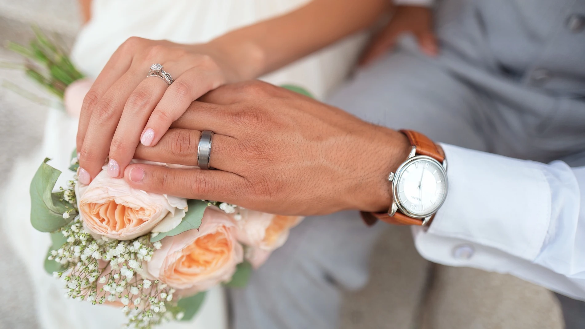 Entre botes de champú y gel de baño, así ha sido la pedida de matrimonio con tuna incluida que arrasa en Tik Tok