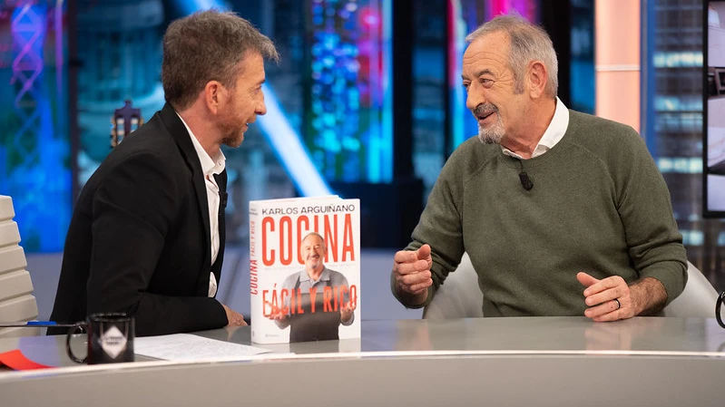¿Cuánto dinero ganó con las ventas de su primer libro? Karlos Arguiñano lo desvela en ‘El Hormiguero’ ¿Cuánto dinero ganó con las ventas de su primer libro? Karlos Arguiñano lo desvela en ‘El Hormiguero’