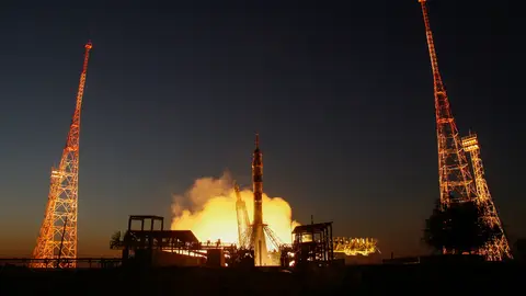 El casco exterior de la Soyuz-22 sufre daños El casco exterior de la Soyuz-22 sufre daños