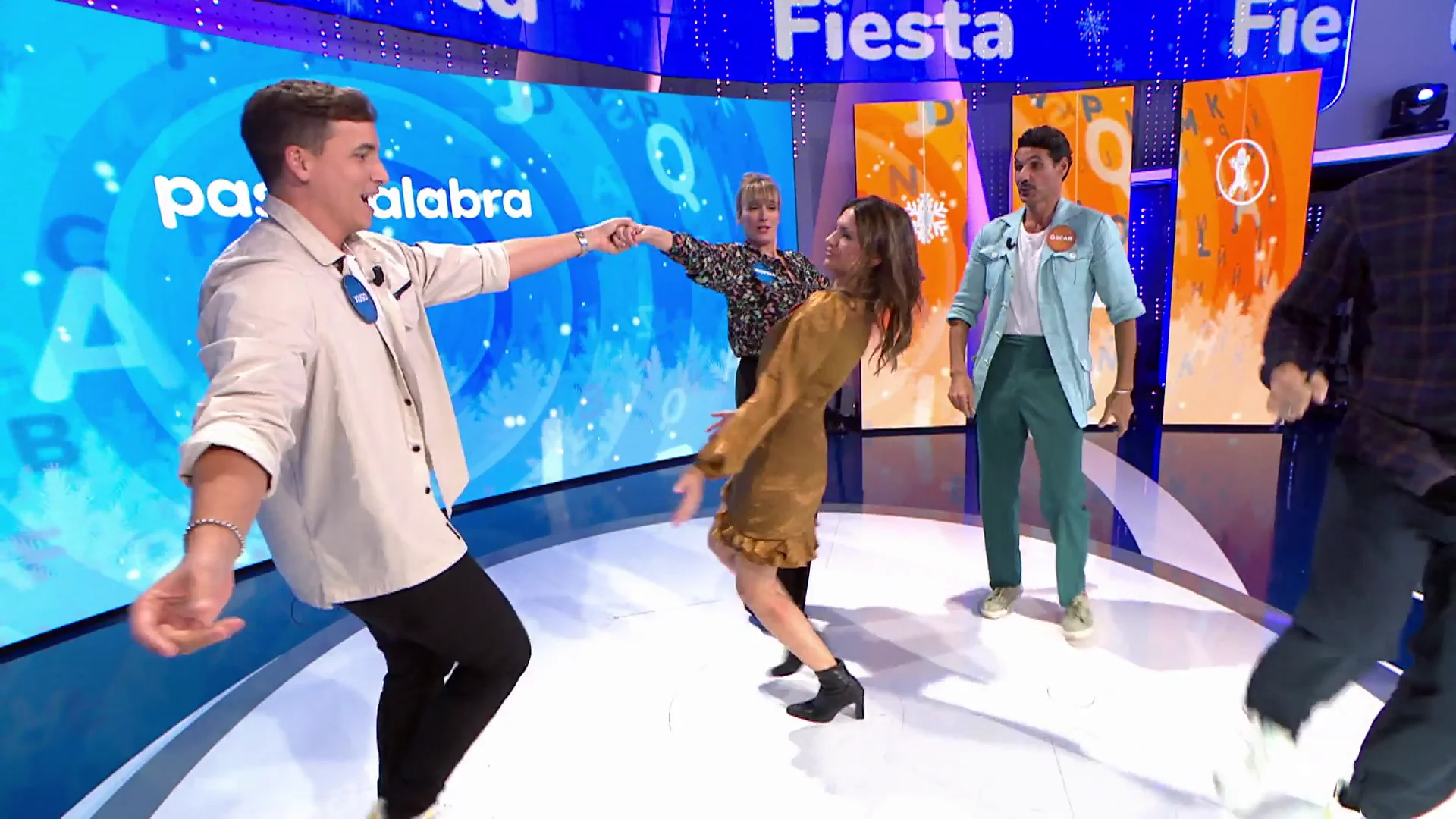 &iexcl;&lsquo;Fiesta&rsquo; con Raffaella Carr&agrave;! El inesperado participante en el improvisado limbo de &lsquo;Pasapalabra&rsquo; 