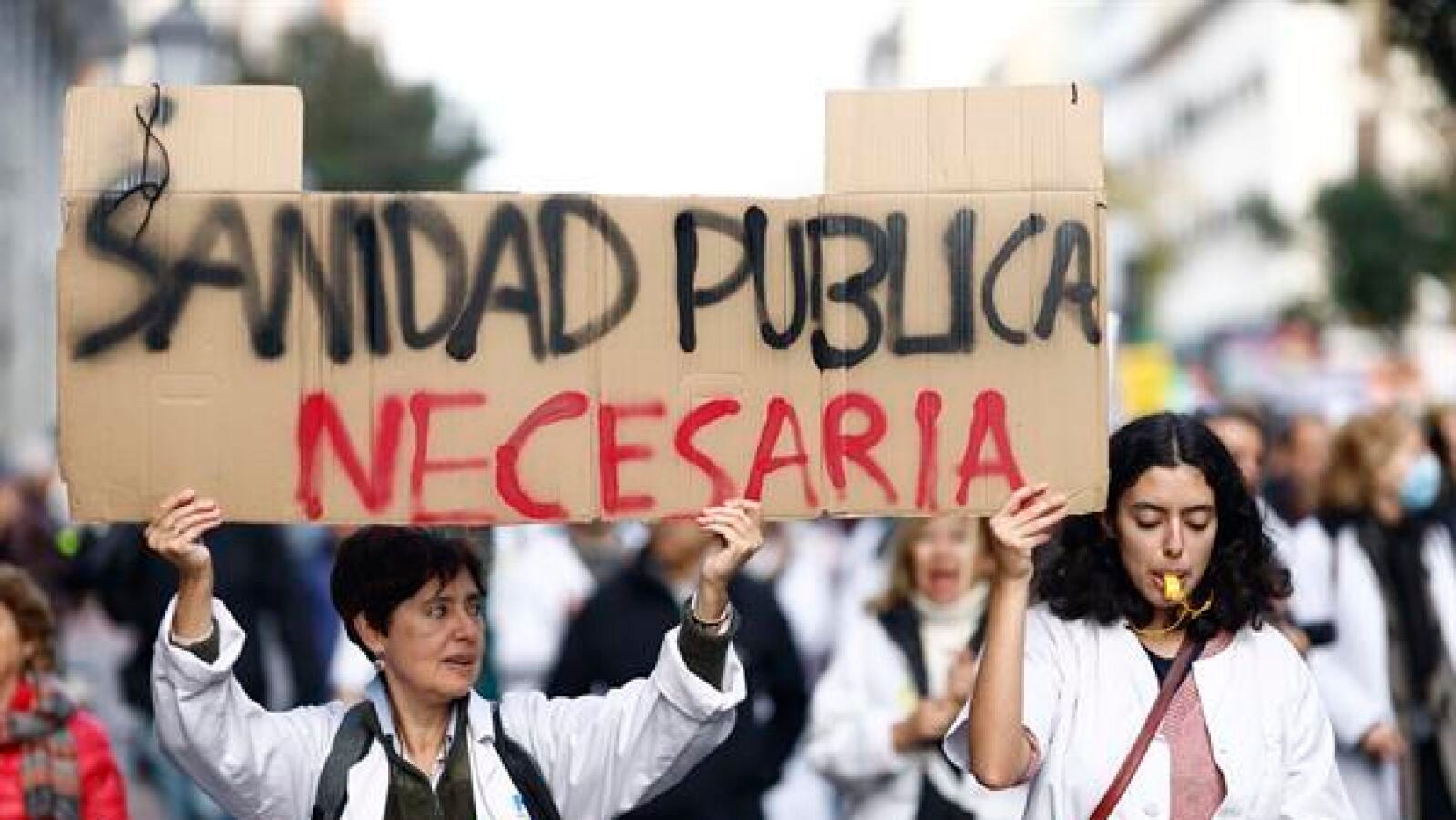 La sanidad, en la UCI: los sanitarios piden un pacto de estado mientras el sistema colapsa