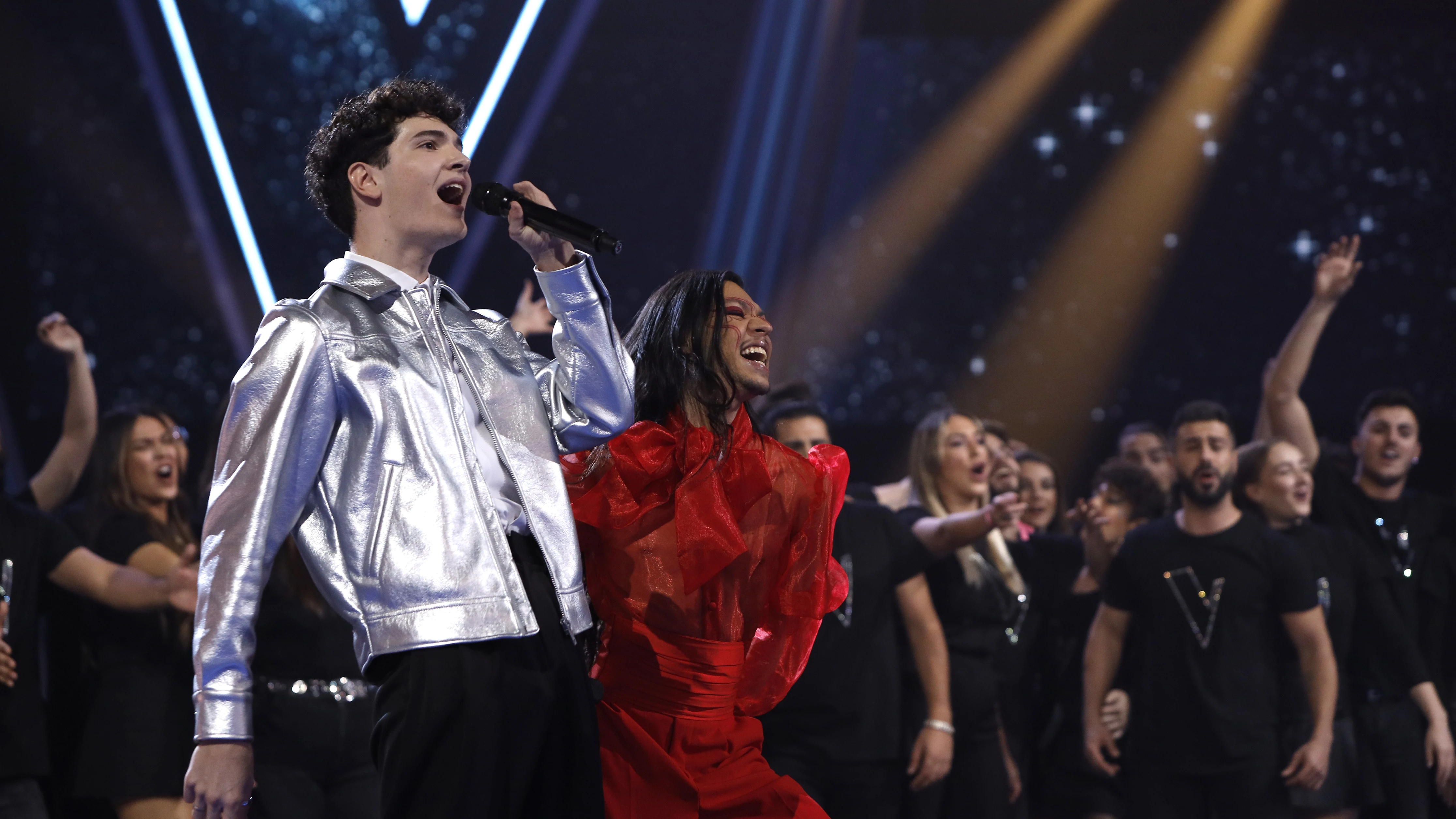 Los 52 talents de &lsquo;La Voz&rsquo; sorprenden cantando juntos &lsquo;La m&uacute;sica no se toca&rsquo; en la Gran Final