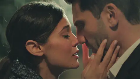 Ceylin, decepcionada con la respuesta de Ilgaz tras confesarle lo que siente por él: “Yo también me muero por besarte, pero no puedo" Ceylin, decepcionada con la respuesta de Ilgaz tras confesarle lo que siente por él: “Yo también me muero por besarte, pero no puedo"