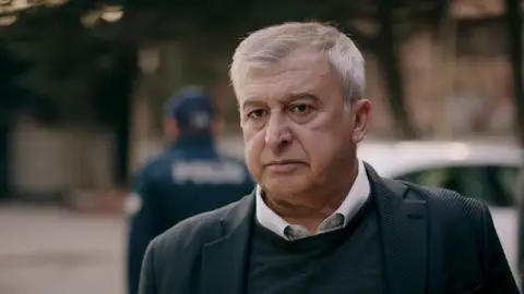 Ceylin, desesperada al descubrir que su padre ha desaparecido, le da las gracias a Metin por su ayuda: "Se lo agradeceré toda la vida" Ceylin, desesperada al descubrir que su padre ha desaparecido, le da las gracias a Metin por su ayuda: "Se lo agradeceré toda la vida"