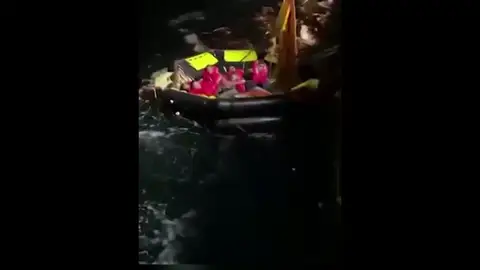 Un muerto y al menos desaparecidos en el hundimiento de un barco de la Armada de Tailandia Un muerto y al menos desaparecidos en el hundimiento de un barco de la Armada de Tailandia