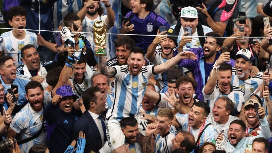 La reacci&oacute;n de Messi instantes antes de ganar el Mundial: "Vamos Diego, d&aacute;selo"