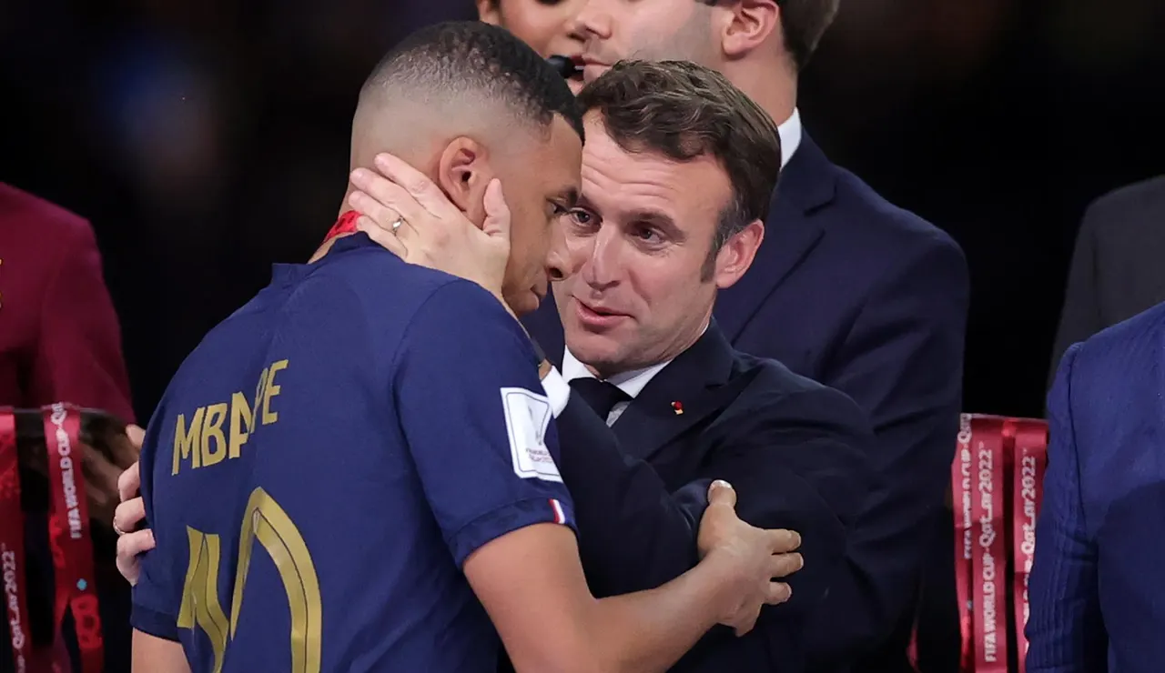 Macron consuela a Mbappé