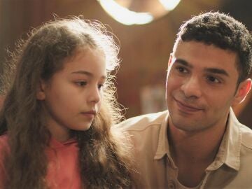 En el &uacute;ltimo cap&iacute;tulo de &lsquo;Hermanos&rsquo;: La suerte empieza a sonre&iacute;r a los Eren...&iexcl;Kadir ha conseguido un nuevo trabajo!