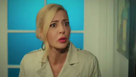 Nebahat, al límite y harta de las mentiras de Akif, toma una drástica decisión: “Quiero el divorcio” Nebahat, al límite y harta de las mentiras de Akif, toma una drástica decisión: “Quiero el divorcio”