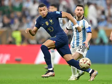 Lionel Messi y Kylian Mbappé en la final del Mundial de Qatar 2022 Lionel Messi y Kylian Mbappé en la final del Mundial de Qatar 2022