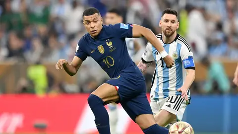 Lionel Messi y Kylian Mbappé en la final del Mundial de Qatar 2022 Lionel Messi y Kylian Mbappé en la final del Mundial de Qatar 2022