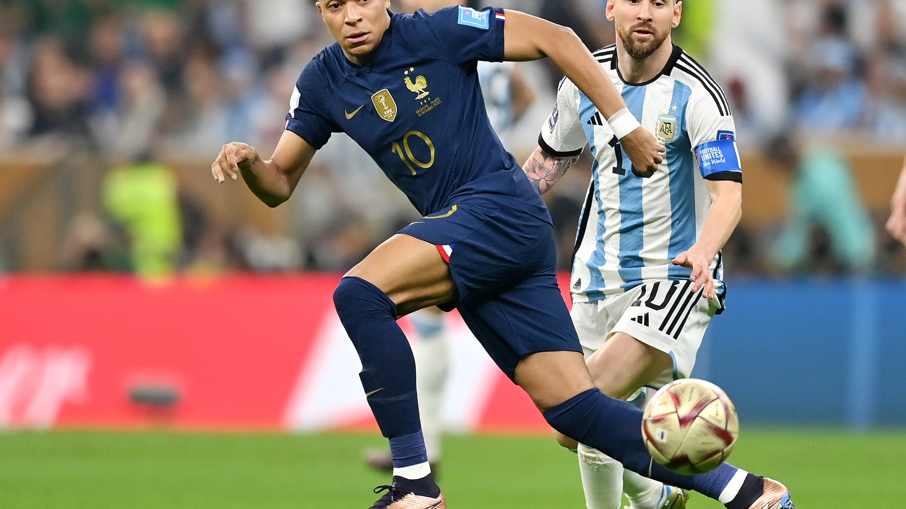 Lionel Messi y Kylian Mbappé en la final del Mundial de Qatar 2022 Lionel Messi y Kylian Mbappé en la final del Mundial de Qatar 2022
