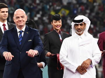 Gianni Infantino junto a Sheikh Hamad bin Khalifa bin Ahmed al-Thani