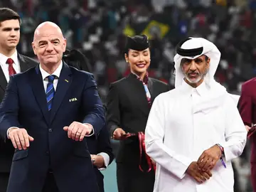 Gianni Infantino junto a Sheikh Hamad bin Khalifa bin Ahmed al-Thani Gianni Infantino junto a Sheikh Hamad bin Khalifa bin Ahmed al-Thani