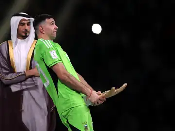 El gesto del Dibu Martínez con el Guante de Oro El gesto del Dibu Martínez con el Guante de Oro