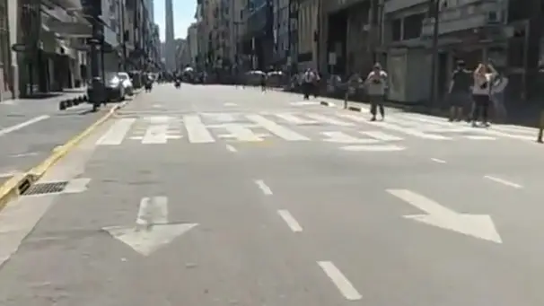 As&iacute; se vivi&oacute; el penalti definitivo de Montiel en las calles de Buenos Aires