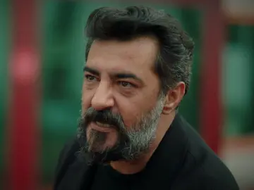 Akif humilla a Kaan delante de todo el colegio: “No soy tu padre” Akif humilla a Kaan delante de todo el colegio: “No soy tu padre”