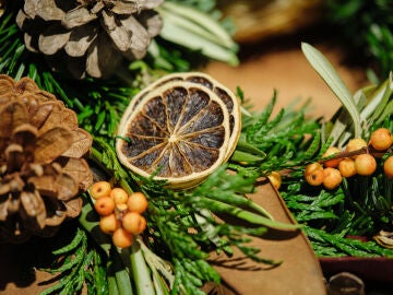Decoraciones navideñas realizadas con limón que puedes hacer en familia