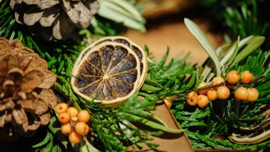Decoraciones navideñas realizadas con limón que puedes hacer en familia