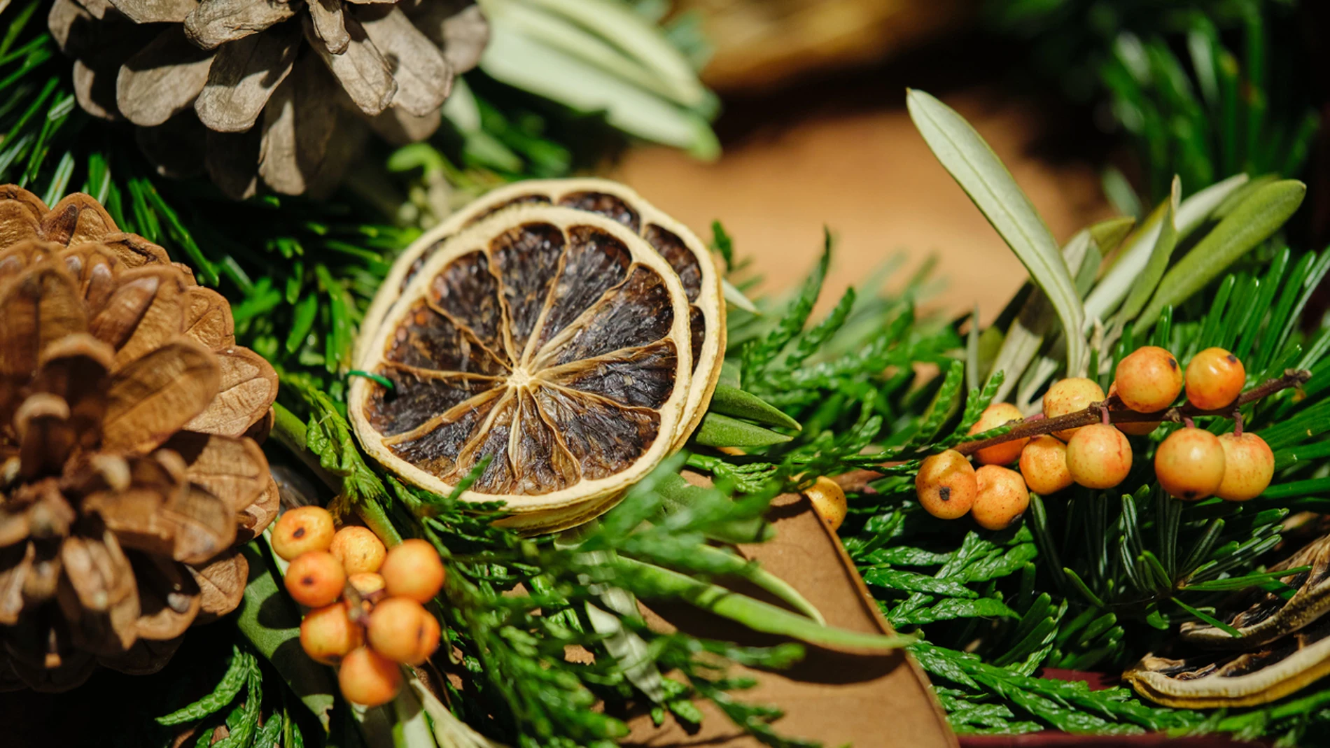 Decoraciones navideñas realizadas con limón que puedes hacer en familia