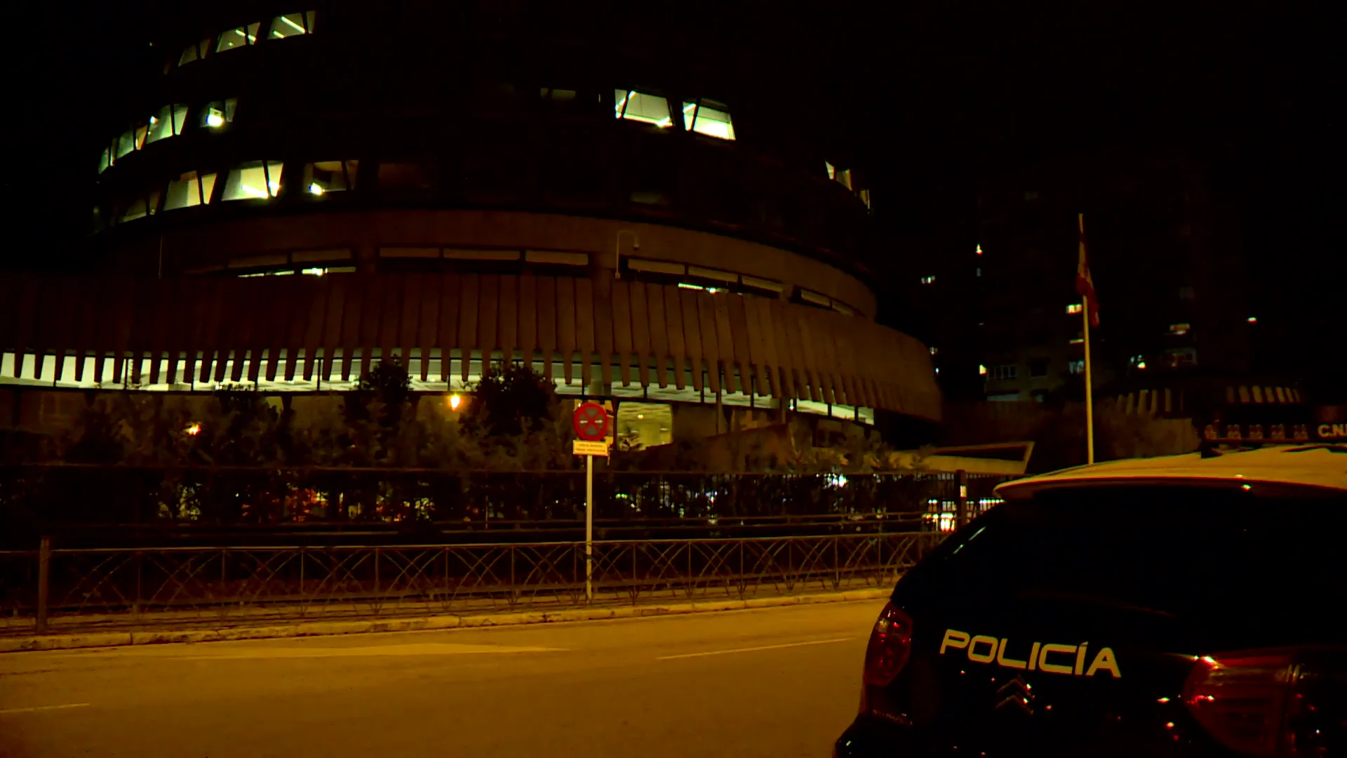 Tribunal Constitucional de noche