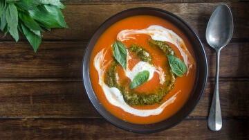 Caldo con sour cream de limón