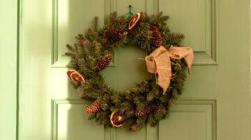 Decoraciones navideñas con limón para la puerta de casa