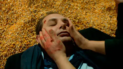 Osan, harto de los desprecios de Çolak, se quita la vida Osan, harto de los desprecios de Çolak, se quita la vida