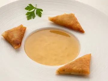 Sopa de gallina con crujientes, de Arguiñano: "Una receta que en mi casa no falla" Sopa de gallina con crujientes, de Arguiñano: "Una receta que en mi casa no falla"
