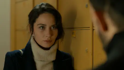 Betül en el capítulo '124' de 'Tierra Amarga'. Betül en el capítulo '124' de 'Tierra Amarga'.