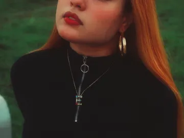 Chica jersey negro con cremallera Chica jersey negro con cremallera