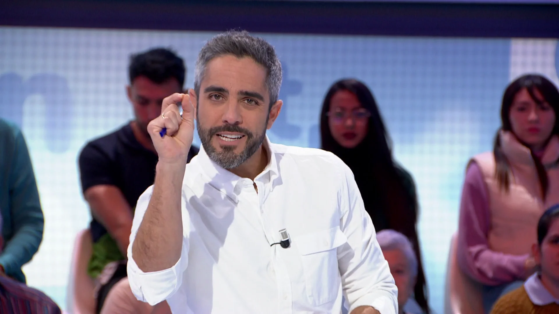 &iexcl;Lo nunca visto! Roberto Leal, sin palabras tras una aclaraci&oacute;n gramatical: &ldquo;Ah&iacute; me has pillado&rdquo;