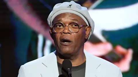 Samuel L. Jackson en un discurso Samuel L. Jackson en un discurso