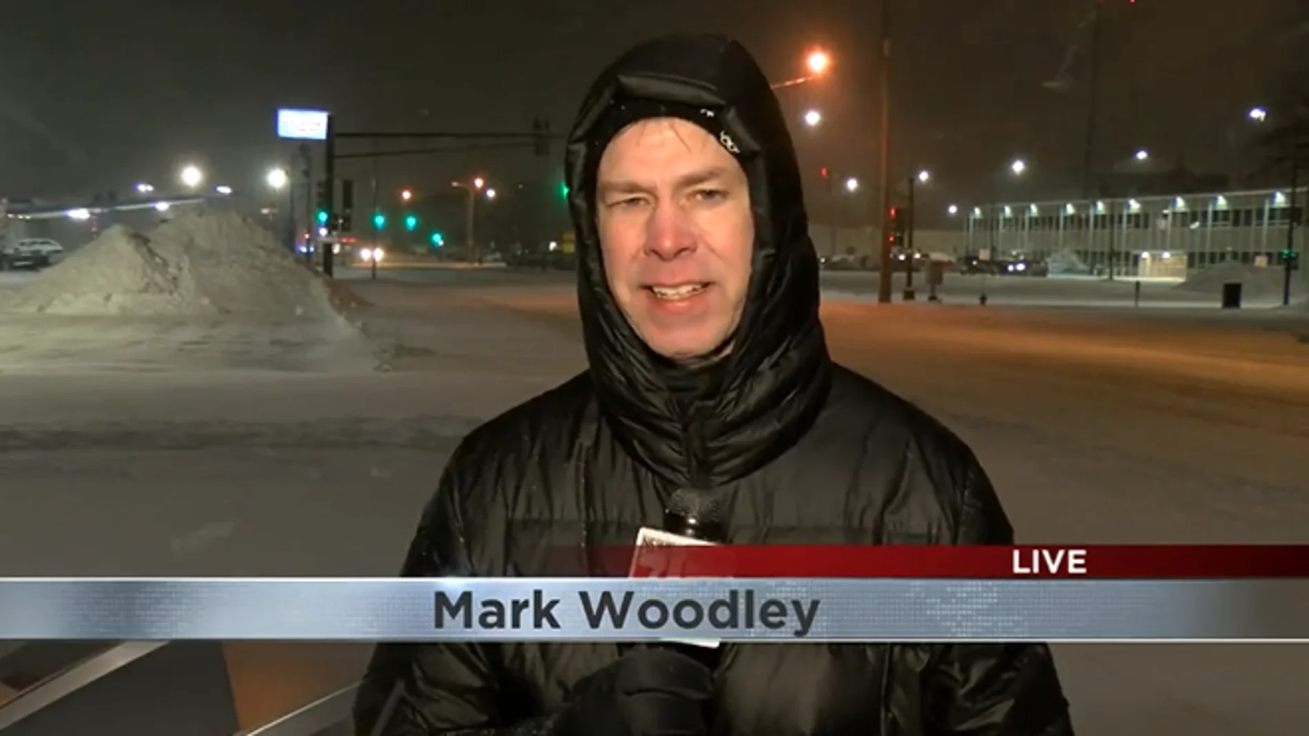 El cabreo de un presentador de deportes al tener que informar en directo desde el exterior en plena ola de frío