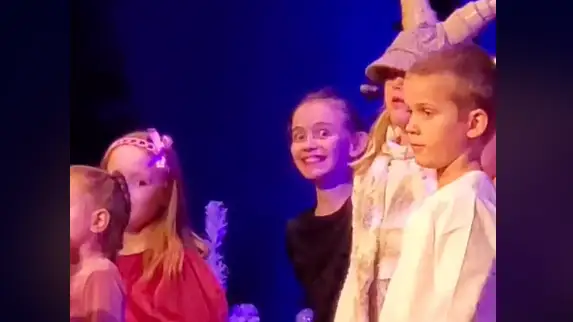 Una madre pide a su hija que sonría más y su reacción se vuelve viral en TikTok Una madre pide a su hija que sonría más y su reacción se vuelve viral en TikTok