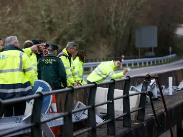 Imagen del puente por el que se precipitaba este sábado el autobús Imagen del puente por el que se precipitaba este sábado el autobús