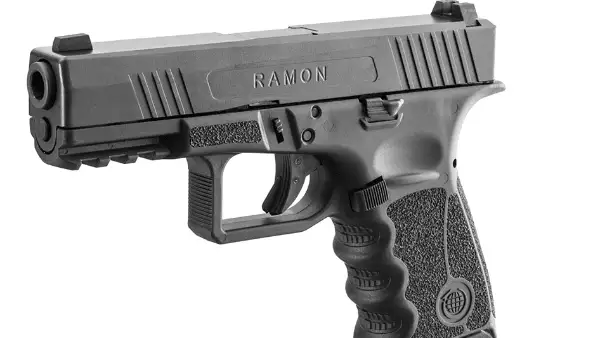 Así son las 'Ramon', las pistolas 'low cost' "defectuosas" que lleva la Guardia Civil Así son las 'Ramon', las pistolas 'low cost' "defectuosas" que lleva la Guardia Civil