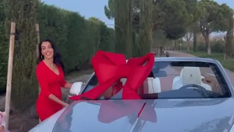 El increíble regalo navideño de Georgina Rodríguez a Cristiano Ronaldo El increíble regalo navideño de Georgina Rodríguez a Cristiano Ronaldo