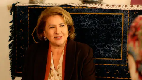 Lütfiye hace campaña para la alcaldía de Çukurova Lütfiye hace campaña para la alcaldía de Çukurova