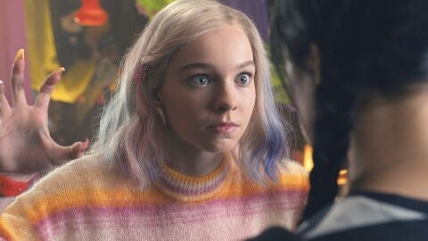 Emma Meyers como Enid en 'Miércoles'
