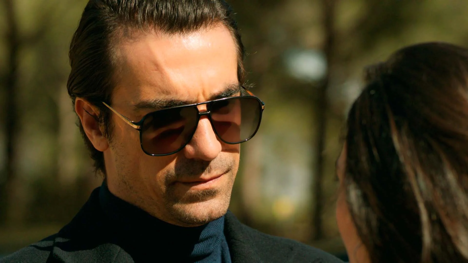 Hakan Gümüşoğlu cara a cara con Betül… ¡La retiene en su maletero